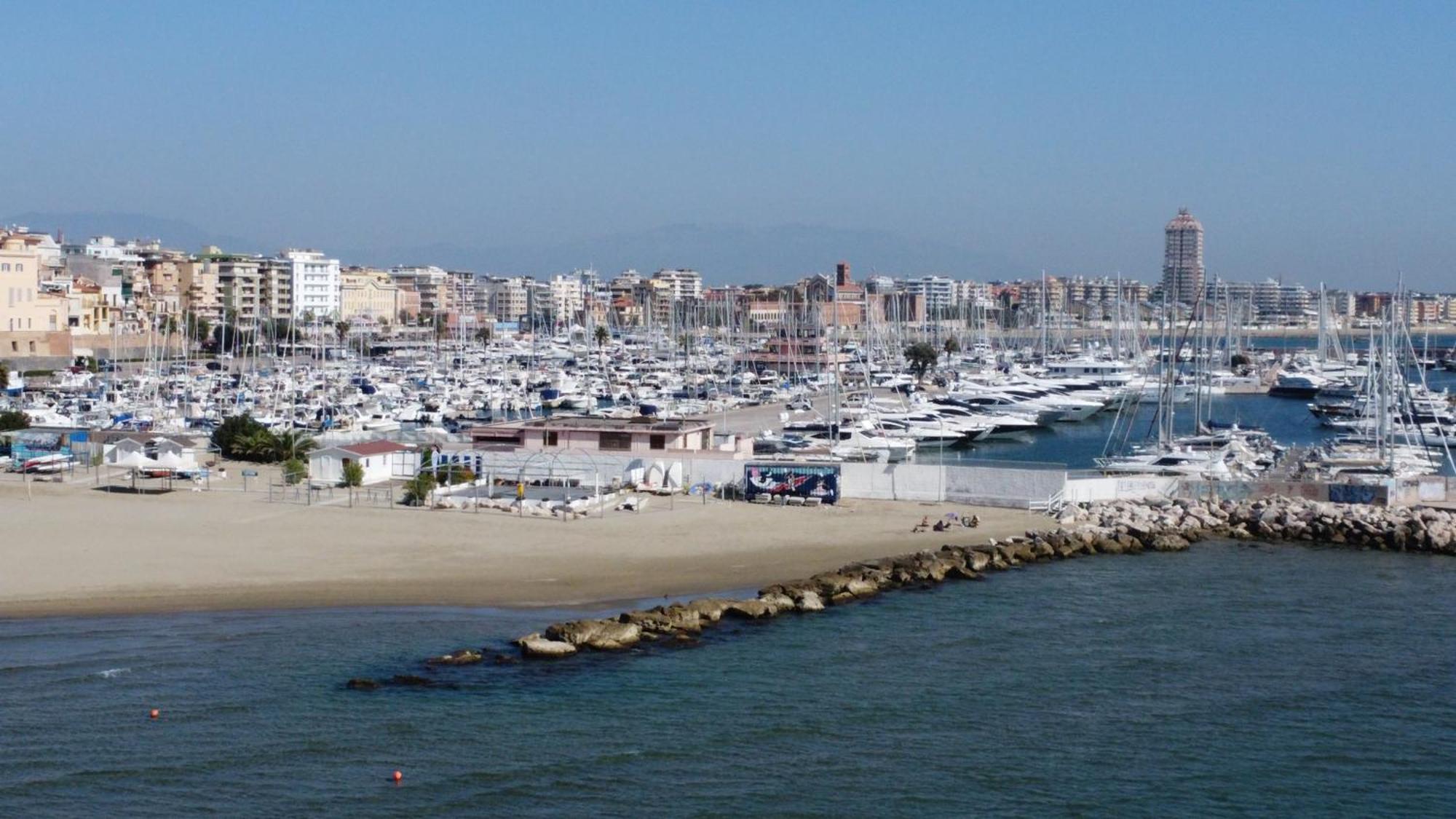Open Space Centralissimo Nettuno Fronte Porto 外观 照片